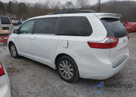 2017 Toyota Sienna Le 7 Passenger z USA, uszkodzony, nr VIN 5TDJZ3DC9HS179647